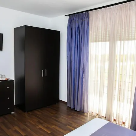 홈스테이 Vila Luca Două Mai